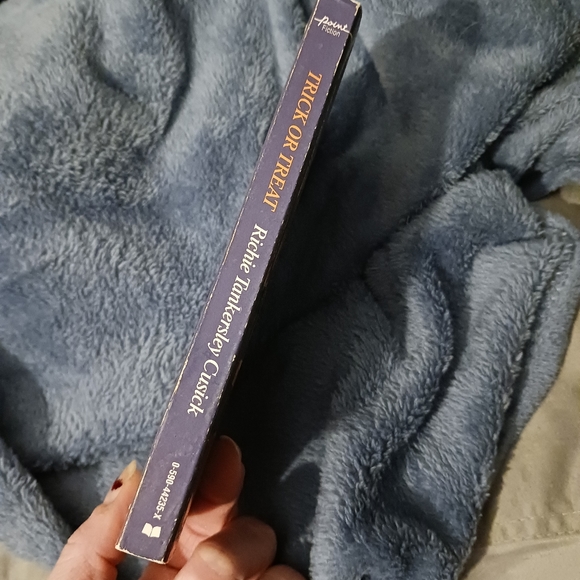 Vintage (1989) Scholastic Trick or Treat Softback Book - Picture 4 of 7